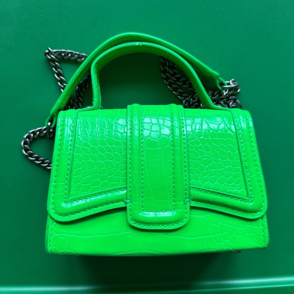 ZARA green faux crocodile purse 💚